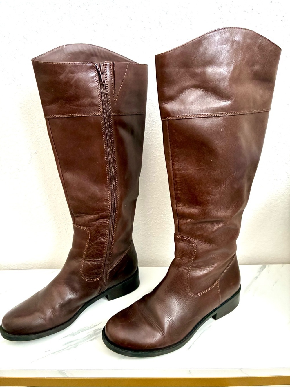 NWOT women’s leather boots by Me Too size 7